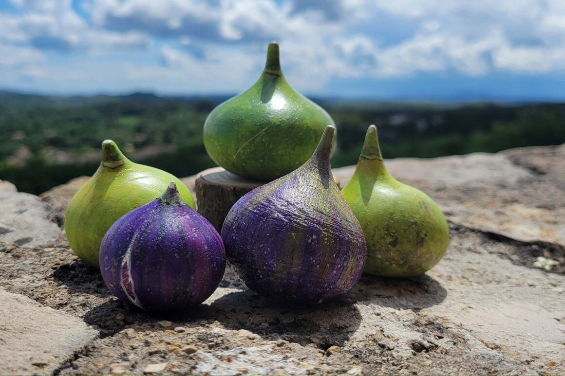 Figues en bois peintes à la main